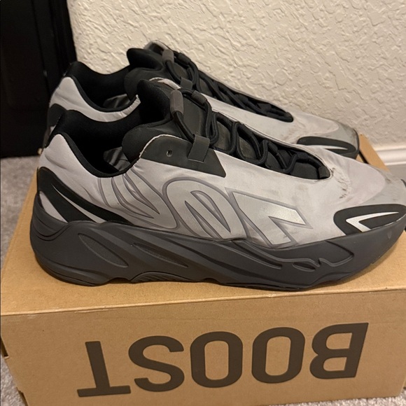 Yeezy YZY 700 MNVN sz 10.5 - Picture 3 of 8